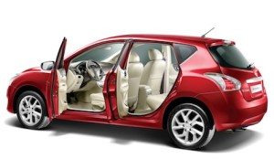 Nissan Tiida_Side angle open door