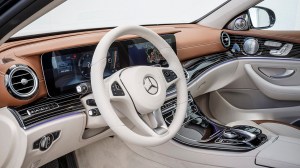 E220d EXCLUSIVE / kallaite green / Leather: designo macchiato beige / saddle AIR BODY CONTROL  E220d  EXCLUSIVE / kallaitgrün / Leder: designo macciatobeige / sattelbraun / AIR BODY CONTROL E 220 d Kraftstoffverbrauch NEFZ (l/100 km) innerorts/außerorts/kombiniert:  4,3/3,6/3,9; CO2-Emissionen kombiniert: 102 g/km Fuel consumption NEDC (l/100 km) urban/ex urban/combined:  4.3/3.6/3.9; C02 emissions combined:  102 g/km